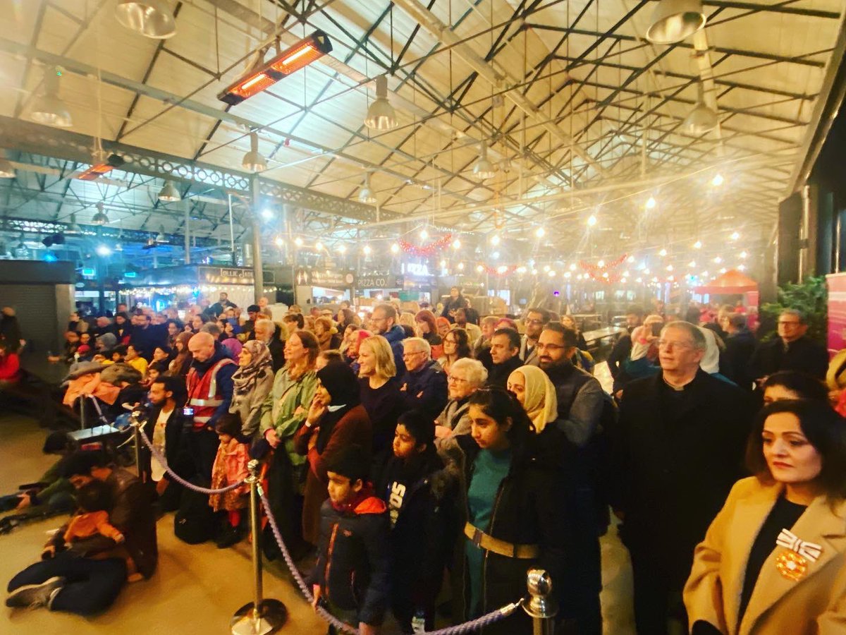 sallylockey's tweet photo. A huge & special shout out to our very good friends @71stDoncaster What a stunning way to open this year’s festival @RightUpRStreet #DNfestivaloflight You guys are the BEST of our town ❤️ Thank u to #HayleyBeecher #NathanGeering & #LeighRedhead for your skills 🙌 @ace_thenorth https://t.co/9CkMpYduUr