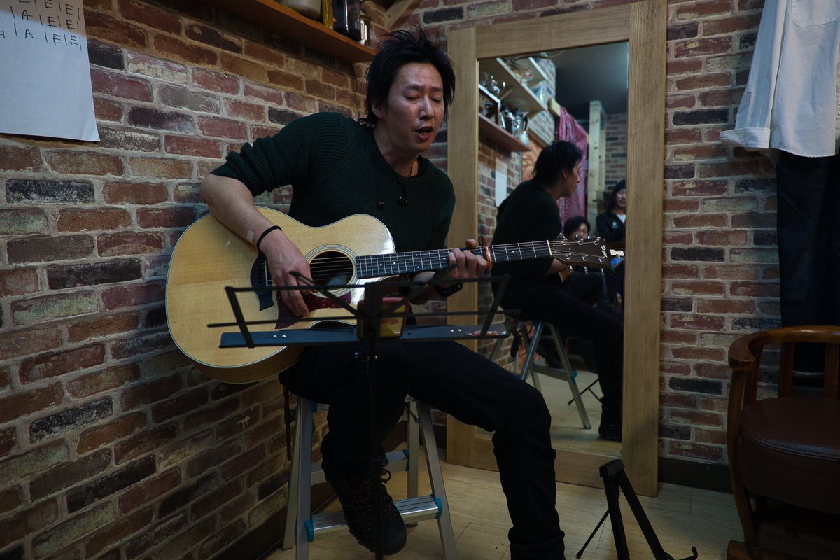 chrissly182's tweet photo. 昨日のイベント"Unplugged Smokers"に行って来た。すごく楽しかった！HIROありがとうございました！ https://t.co/y2xUgW8fnb
