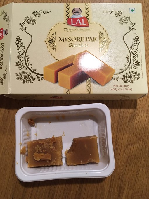 インドのお土産①
キャラメル味の甘いお菓子。
とにかく甘い。食感は羊羹みたいな感じで、ねっとりなのにホロホロしている。 