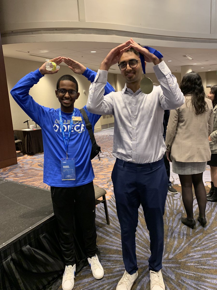 UNLVDECA's tweet photo. Recap of #decamonth Day 18: most creative deca diamond! #collegiatedeca #gettheedge #unlv #cdecaengage #decadiamond https://t.co/DuW7upLFU2