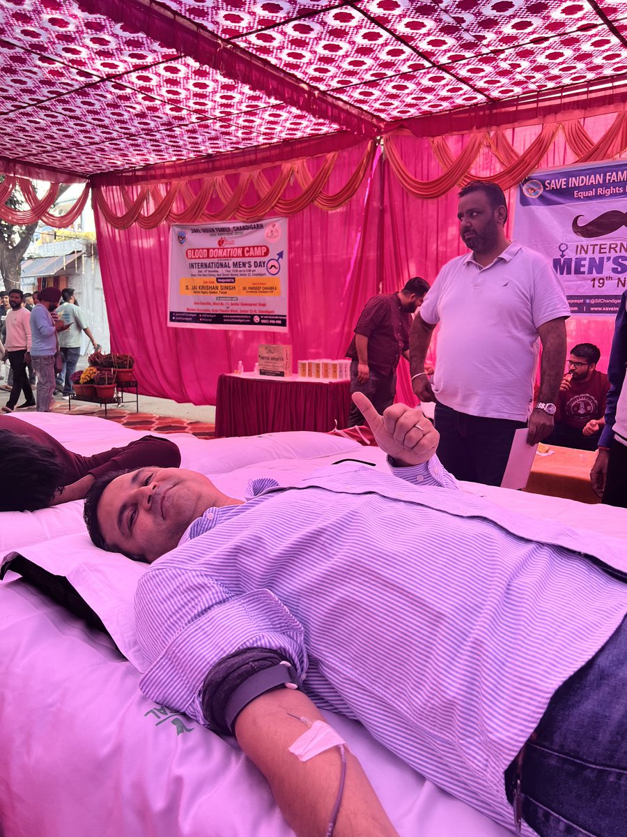 sifchandigarh's tweet photo. Donors donating blood in the camp on #InternationalMensDay 
#MensDay19Nov https://t.co/XmRWisFa0n