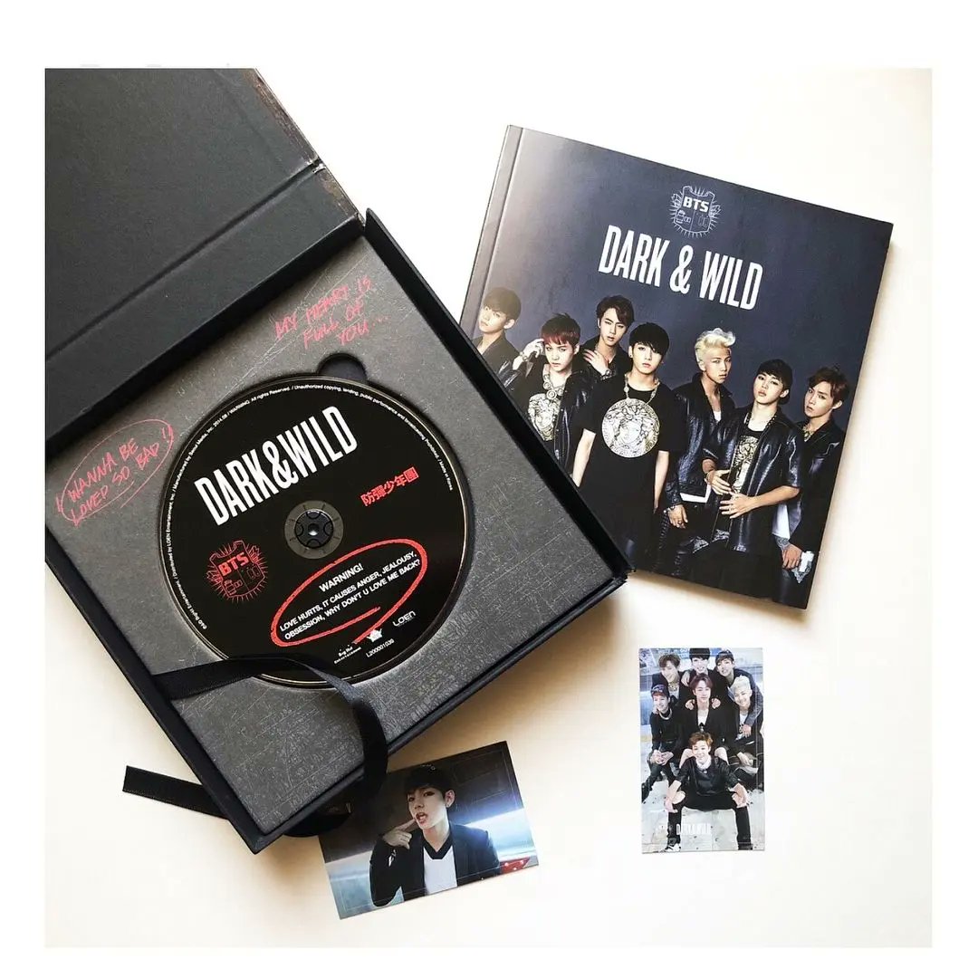 DdaengKoreaa's tweet photo. BTS Dark &amp; Wild. If you haven't got yours already be sure to get yours now. 

#Ddaeng #Kpop #Kshop #BTS #Bangtan #ARMY #Namjoon #남준 #RM #Seokjin #석진 #Jin #yoongi #윤기 #Suga #Hoseok 호석 #Jhope #Jimin #지민 #Jungkook #정국 #방탄소년단

https://t.co/rIVnrxQZg0 https://t.co/lZbcrD96fj