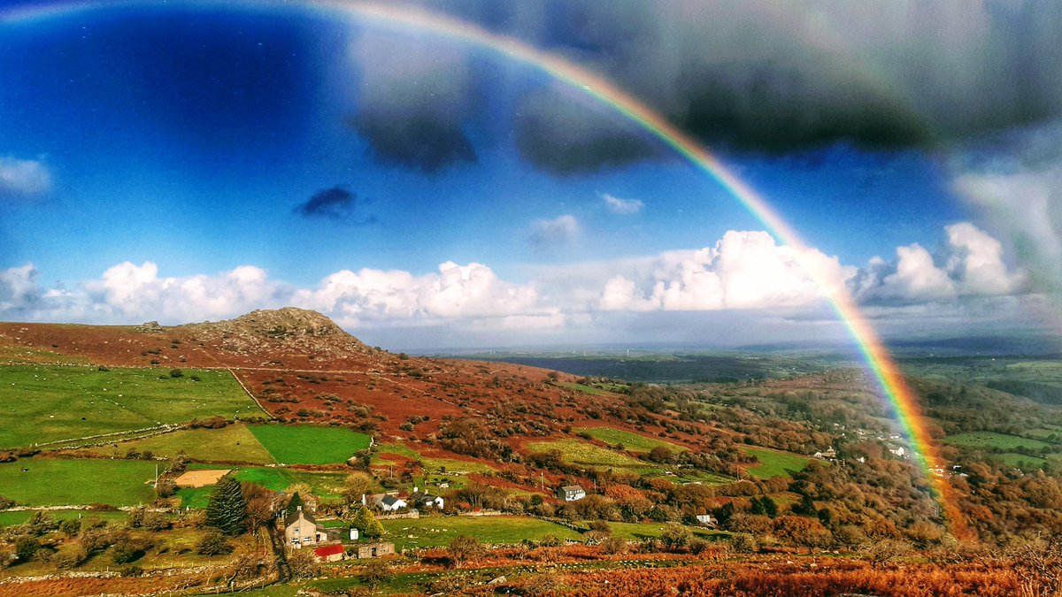 BobKWestCountry's tweet photo. Sharp Tor. But which one? There are eight or nine in Cornwall and Devon. Plus a couple of Sharpitors. This one is near the Cheesewring on Bodmin Moor. Taken on a day of sunshine and showers, November 2022
#cornwall #bodminmoor #sharptor #rainbow https://t.co/mwur6PRYQM