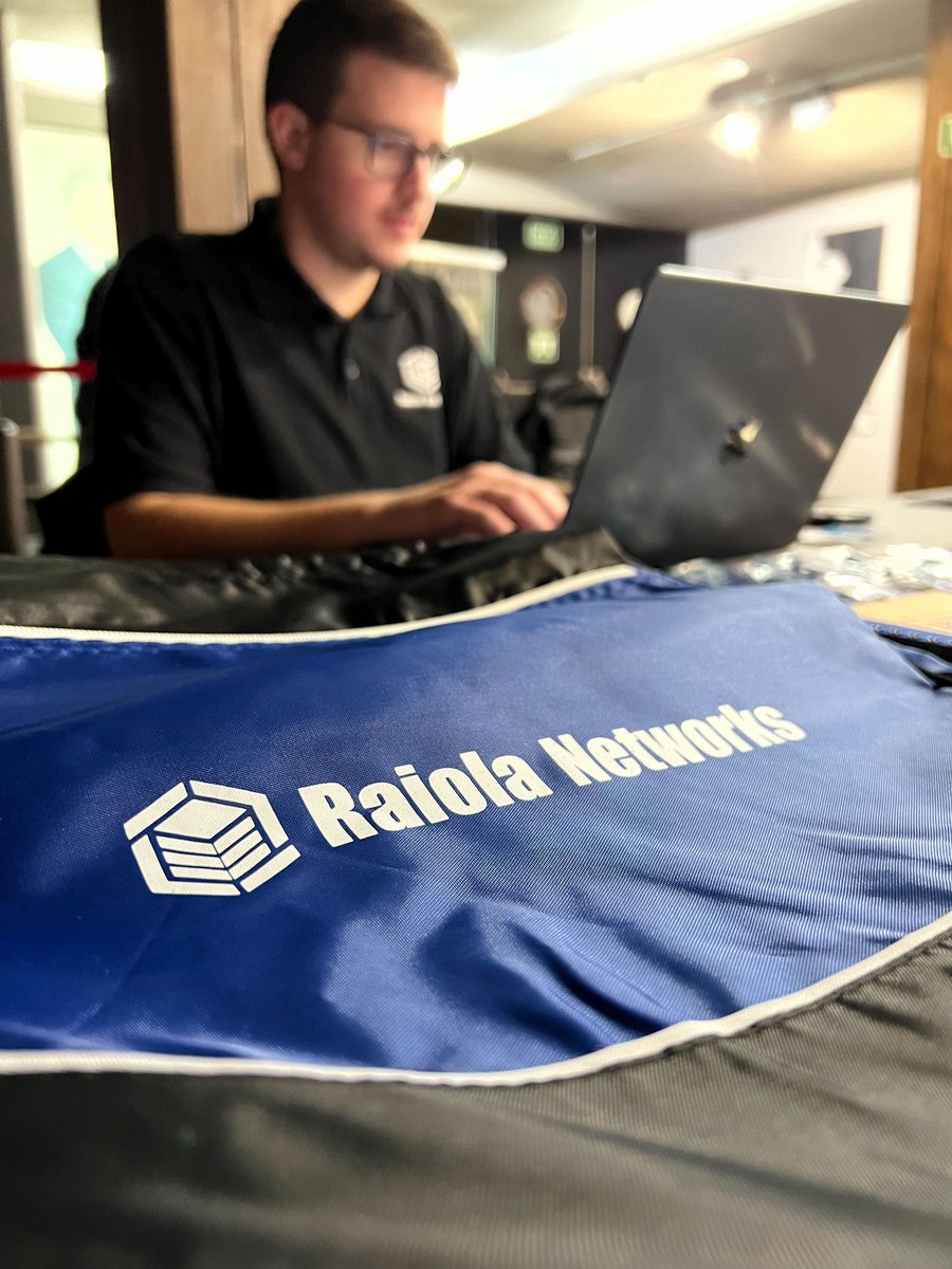 RaiolaNetworks's tweet image. TEAM #RAIOLAMOLA 🙌🏼
📍Madrid
Evento #siesposible 
🧑🏻‍💻@yoel_7187 
📍Vigo
Evento #sedtalks 
🧑🏻‍💻@rubenpg85