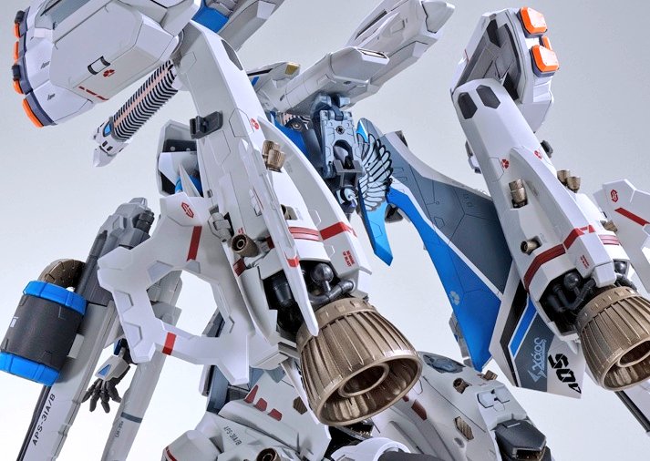 「VF-31系はコンテナユニットのアームがあるので、アーマードでも背面が覆われずエ」|ぴんねしりのイラスト