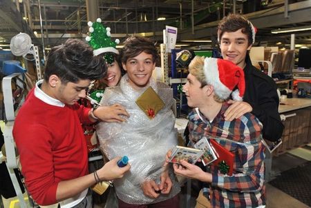 nuskaghost's tweet photo. All my life, you stood by me
When no one else was ever behind me

I'm voting for #OneDirection "Story Of My Life" (2013) for #AMAsFanFavorite          at #AMAs https://t.co/0QJbIrS0xU