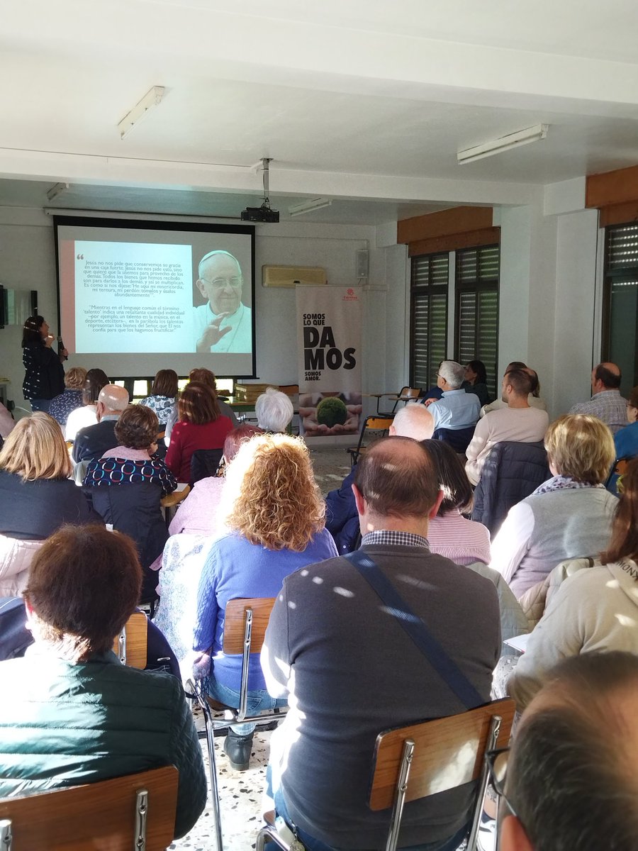 Arrancamos el encuentro de directores de la Vicaría 6, reflexionamos sobre los talentos que tenemos!!! #AquiLateUnCorazon <a href="/ConsueLlopis/">consue llopis</a> <a href="/mjosejover/">MªJose Jover</a> <a href="/ValenciaCaritas/">Valencia Cáritas</a>