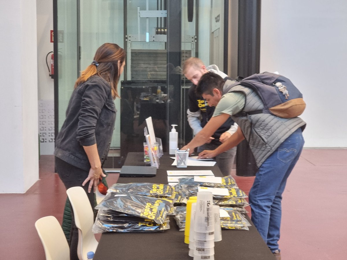 TecnoCampus's tweet image. Avui sí!👌 Comencem la #TecnoChallenge ⚡️. Esteu #ready per enfrentar-vos als #reptes?