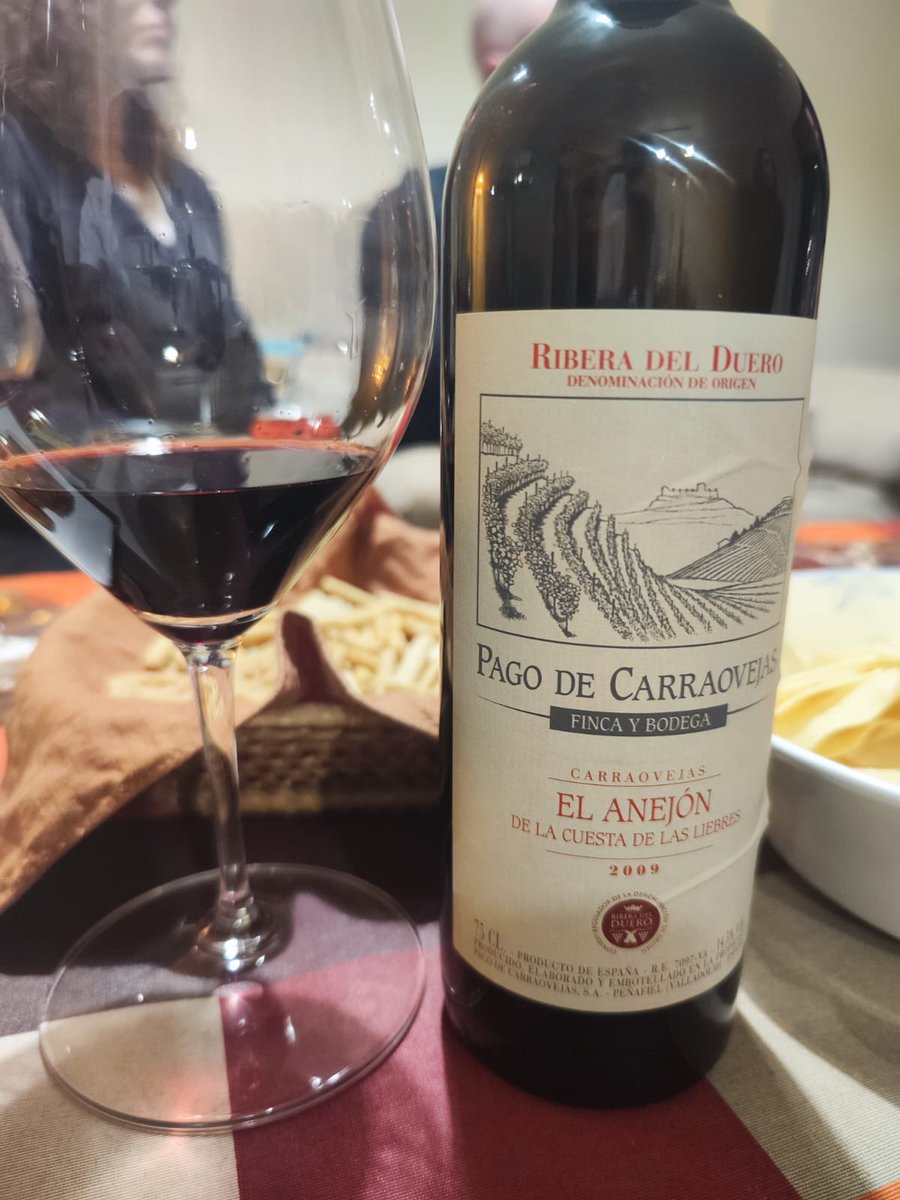 JRguezFer's tweet photo. @eliseocab1 @PagoCarraovejas Si que está en su esplendor este #anejon del 2009 de @PagoCarraovejas 😍😍😍😍 https://t.co/qXIZAH083V
