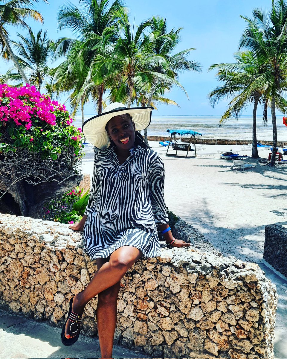 CharitySoni's tweet photo. Smile & more smiles because the beach is a beautiful space.
Engage @Adventure360Af for a customized beach package.
#MagicalKenya #adventure360 https://t.co/lhRhxVw0aq