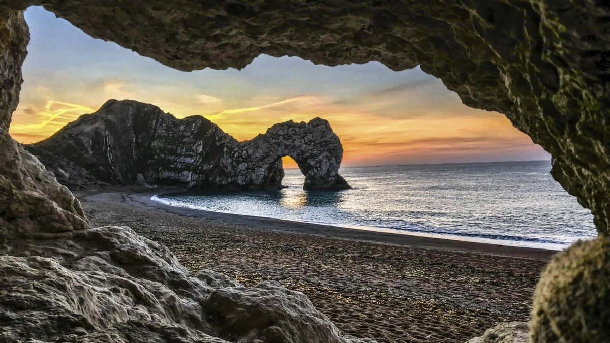 BestPlaceToSta1's tweet photo. #travel #visit #view #wonders #world #travelphotography #traveleurope #traveler #Traveller #travelbloggers #winter #winter_vibes #world #Europe #Christmas #England #Dorset  #romantic #RomanticGetaway #summer 

👇
👉 https://t.co/lNPmXROEX1 https://t.co/0afZBTgwGc