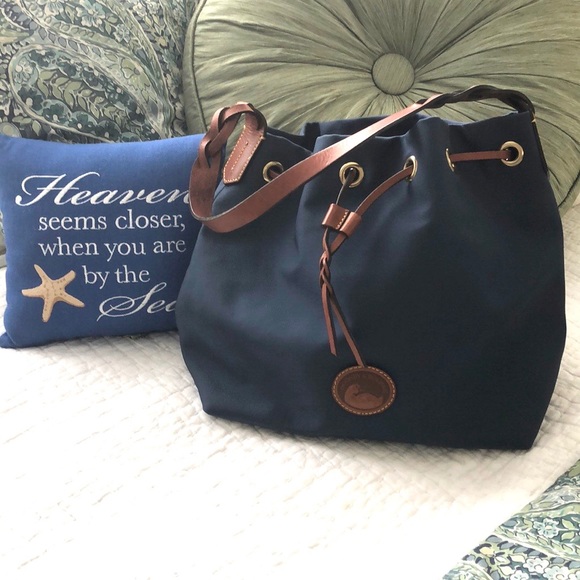 Bevin_Parker's tweet photo. So good I had to share! Check out all the items I'm loving on @Poshmarkapp from @Blingoriginals1 #poshmark #fashion #style #shopmycloset #burberry #dooneybourke #coach: https://t.co/yzjtkL8lJy https://t.co/3Bf5GDqnU6