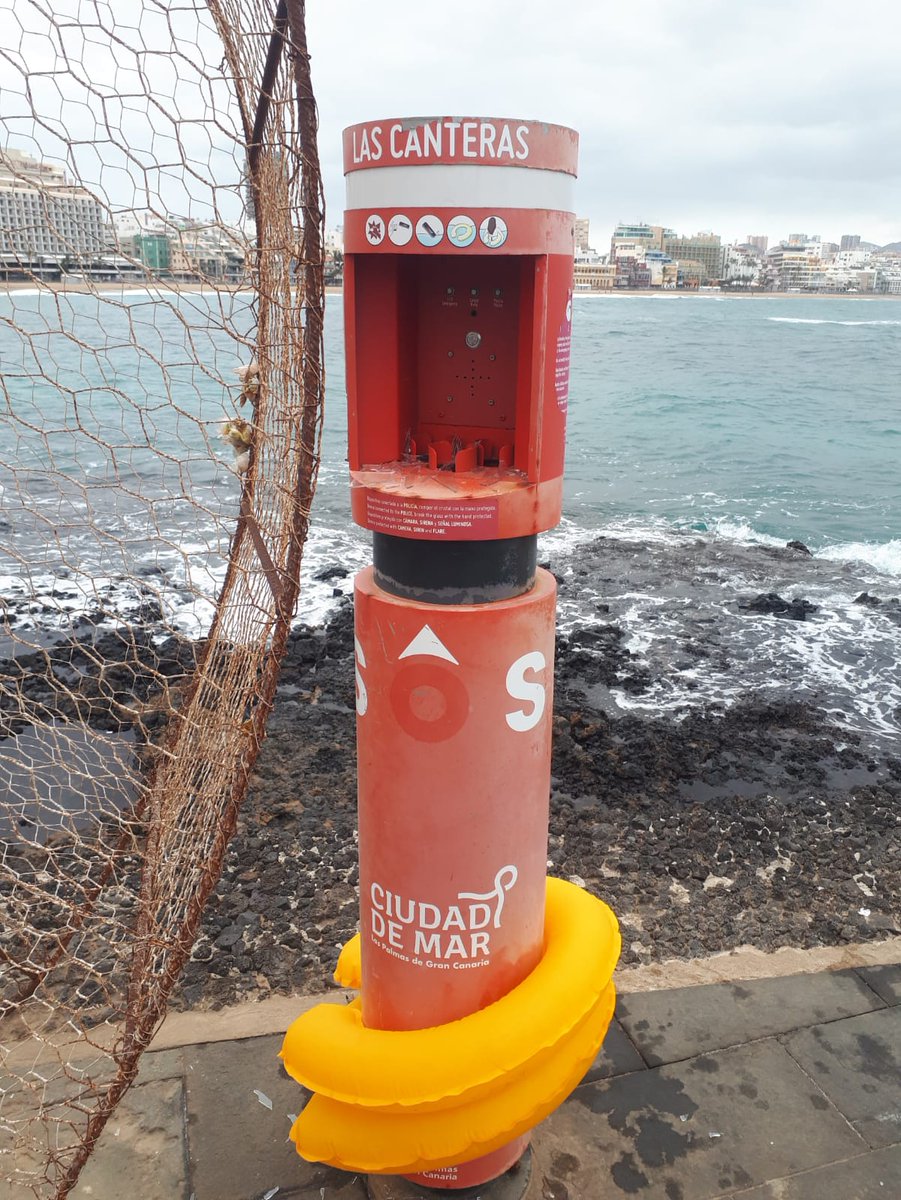 #PlayaDeLasCanteras

Nuestros compañeros de la unidad de playa junto con un bañista, han rescatado a una persona en apuros en la zona de La Puntilla

No dudaron en tirarse al mar utilizando el dispositivo de salvamento #Oneup de la zona.

#FinalFeliz 👏👏👏