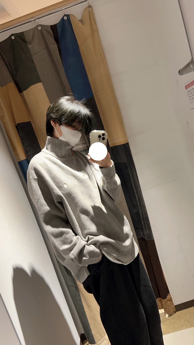 今日買ったハーフジップ良くないですか..