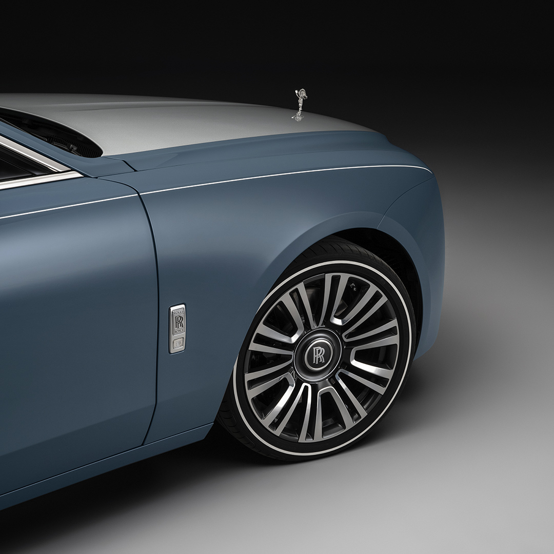 rollsroycead's tweet photo. تم تصميم غطاء المحرك
Rhodium Sliver 
وهذه الإطارات المذهلة خصيصًا لسيارة جوست.  

تصميم يُتوّج الإبهار الذي تتركه هذه السيارة أينما ذهبت. https://t.co/bh7gBcfLpH