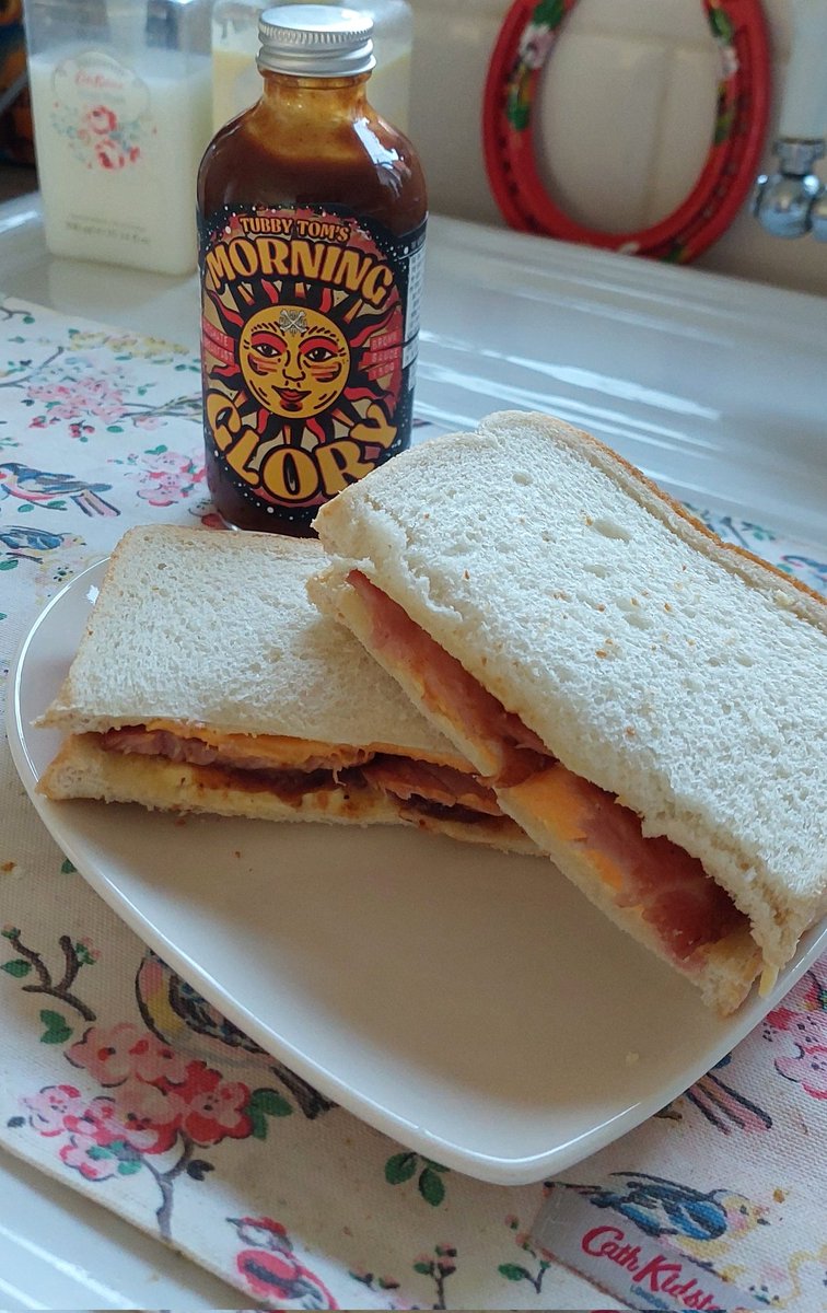 Oh my days @Tubbytoms Morning glory sauce on a bacon butties is unreal! 🤤🤤