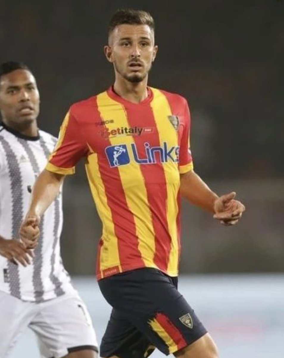 spaziolecce's tweet photo. 🎂Tanti auguri a @Remioud 💛❤️💪🏻
#Oudin #Lecce #UsLecce #ForzaLecce #AvantiLecce #Lecce1908 #UsLecce1908 #Seriea https://t.co/WWTGkYarfr