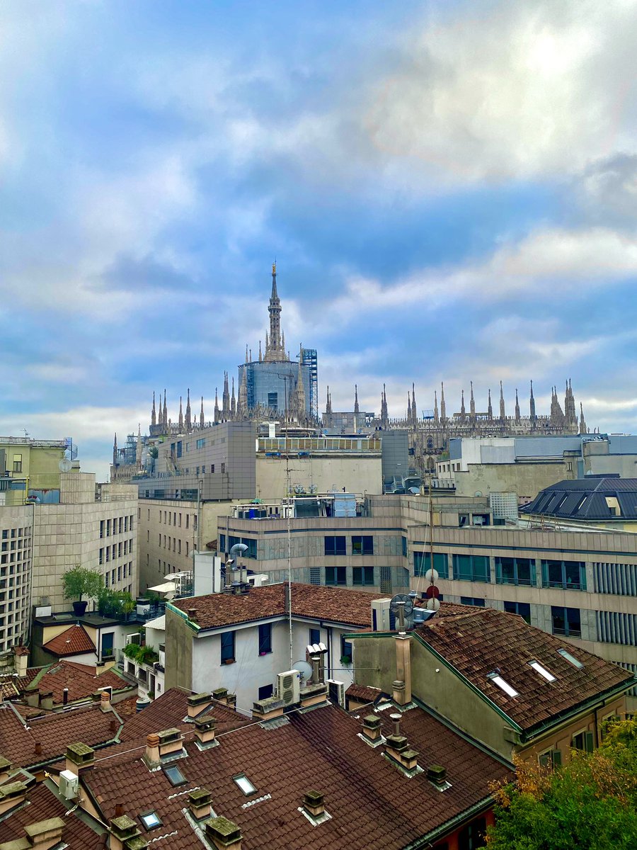 CielidiMilano's tweet photo. The sky of Milan city as you've never seen before. #CielidiMilano #Duomo https://t.co/jPHXoxSgUr