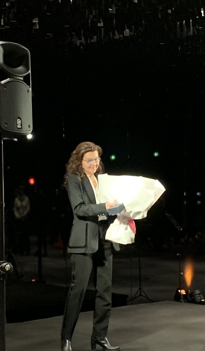 AsBrandalise's tweet photo. Soirée pleine d’émotions hier pour saluer ⁦@FabienneVoisin⁩ une femme de convictions, de coeur et d’ambition à la tête de l’⁦@ONDIF⁩ pendant 11 années ! ⁦@aforchestres⁩ ⁦@ForcesMusicales⁩ ⁦@philharmonie⁩ . Belle route à toi ⁦@nezetseguin⁩ 🍁🇨🇦 https://t.co/7sPMvYRfap