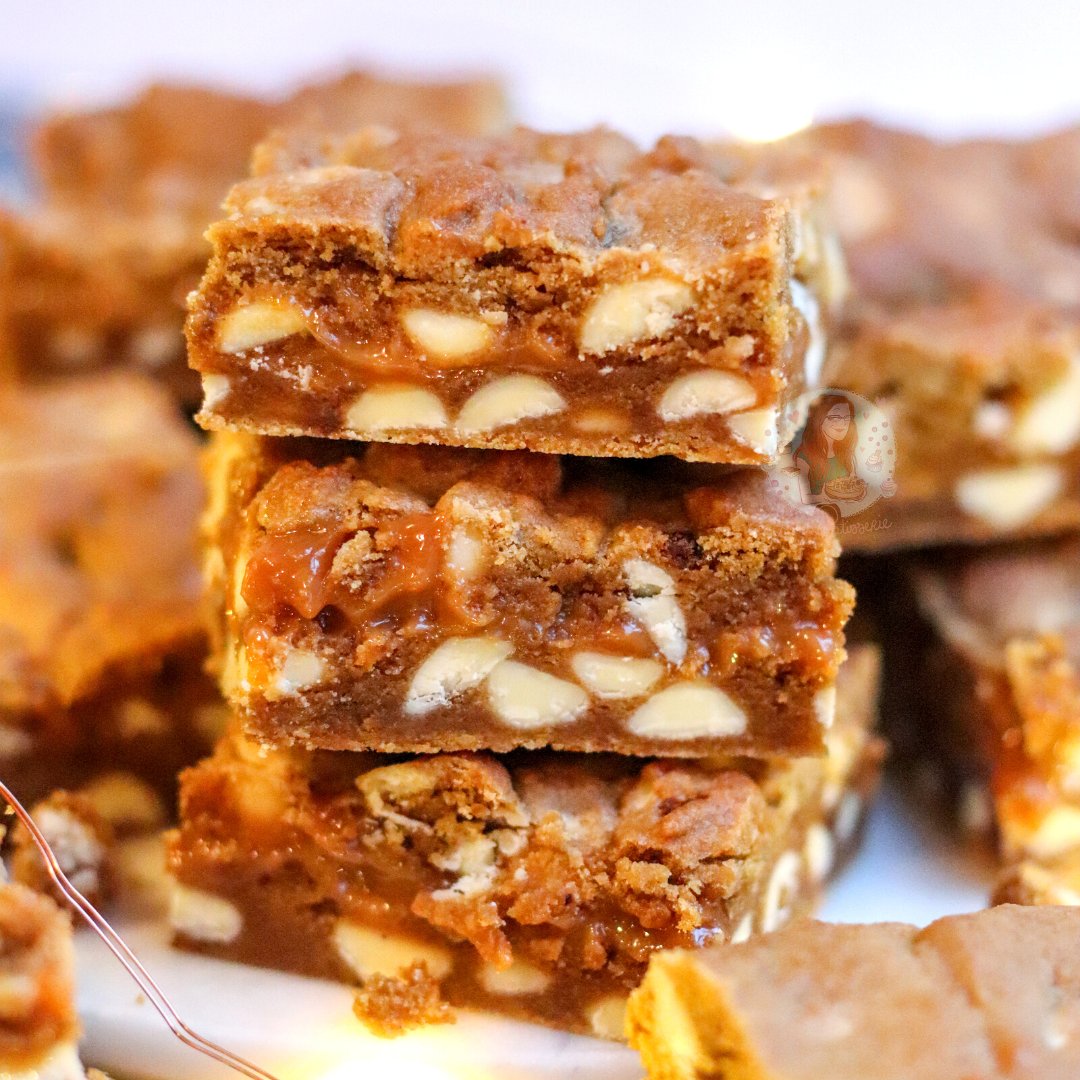 BBCGoodFoodShow's tweet photo. Gingerbread makes us think of Christmas and we are so excited to see Jane Dunn of Jane's Patisserie baking these delicious gingerbread cookie bars in the Big Kitchen on Thursday 24th November! πͺπβοΈ
#BBCGoodFoodShow #BBCGFSW https://t.co/5fE7zfwNxZ