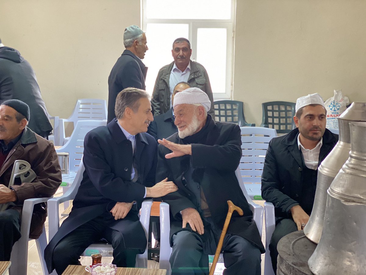 _yusufcoskun's tweet photo. #Hazarşah köyünde Orak ailesinin taziyesine katıldık. Merhuma Allah’tan rahmet, kederli ailesine başsağlığı dileriz. 
@ahakimyildiz @NazmiCalisan12 https://t.co/11XCyPIkgz