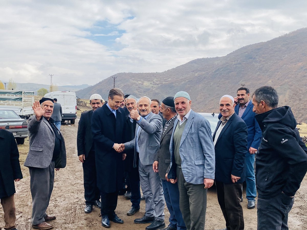 _yusufcoskun's tweet photo. #Hazarşah köyünde Orak ailesinin taziyesine katıldık. Merhuma Allah’tan rahmet, kederli ailesine başsağlığı dileriz. 
@ahakimyildiz @NazmiCalisan12 https://t.co/11XCyPIkgz