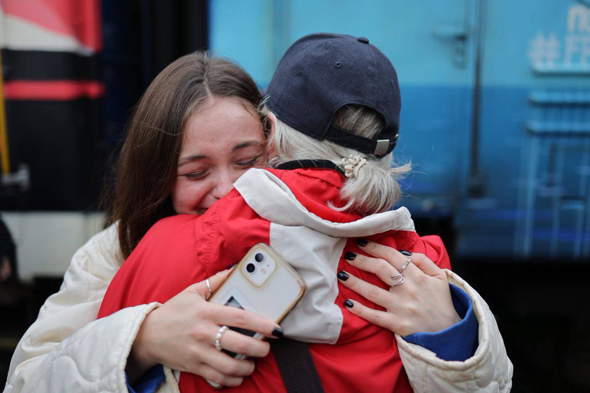 The first train arrived in Kherson today.  #UkraineWillWin