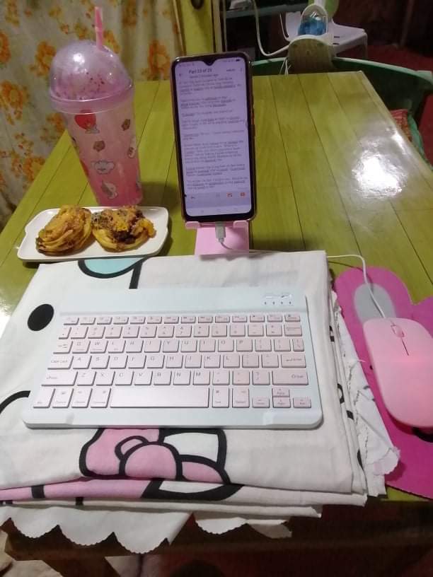 _conquerror's tweet image. Pink is not my favorite color, tho. 

HAHAHAHA. Siyempre, charot lang. 

#newsetup 
#writingsetup 
#wattpader