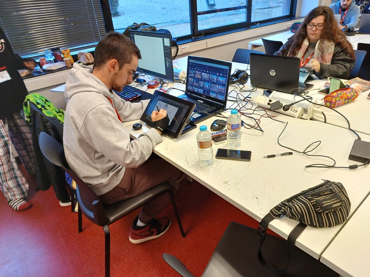 💪¡TRABAJO A DESTAJO!

👨‍💻Este segundo día ha empezado fuerte. Los participantes ya están manos a la obra con ideas y estrategias para llevarse el premio.

¡Mucha creatividad e ingenio!👀