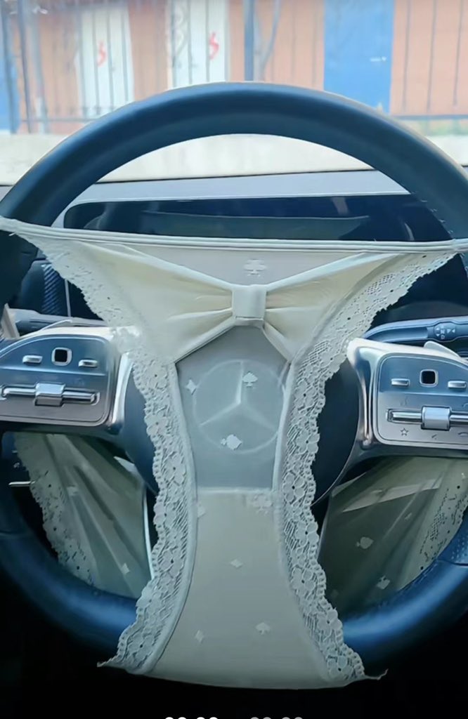 xiaomengzipai1's tweet image. 想抓方向盘么