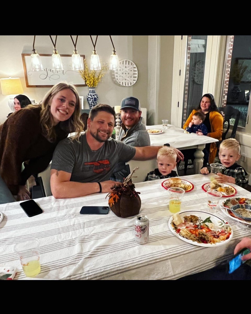 Okstate_EM_Res's tweet photo. Thankful for family, friends, and food! Such a great night spent together! 🦃#friendsgiving2022 https://t.co/dFOMWk9RhB