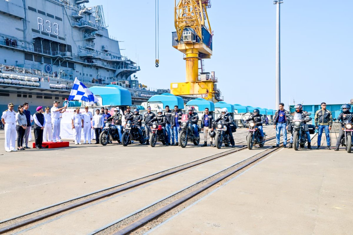 IN_KTKNA's tweet photo. #UnityRide22 was flagged off today by RAdm Atul Anand, FOK #HQKNA. Ride partners are @jawamotorcycles @yezdiforever @karnataka_ioc #INSVikramaditya with Bihar Regiment & 6 Sqn aim to spread the word of unity & adventure as part of #AzadiKaAmritMahotsav(1/n)
@indiannavy
@IN_WNC https://t.co/GX9RNPlye3