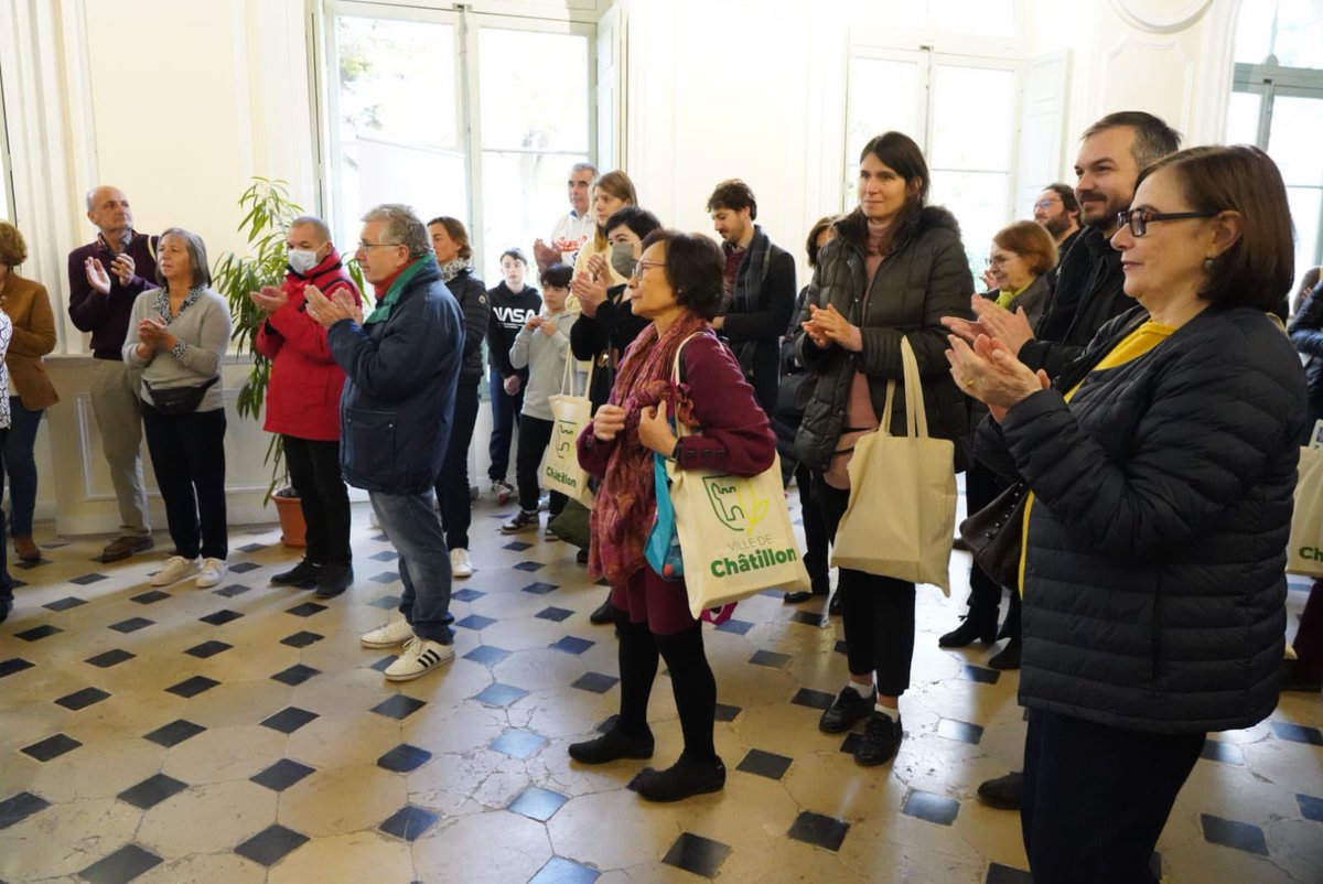 AzzazNadege's tweet photo. Accueil ce matin de nos nouveaux habitants pour leur présenter notre ville et échanger.
Beaucoup de convivialité! Merci à une grande partie de l’équipe municipale d’avoir été à mes côtés pour répondre aux différentes questions #Châtillon https://t.co/il7C1SFlaQ
