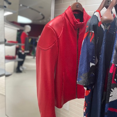 LenoxSqMall's tweet photo. Starting your #holiday shopping? Check out some of the new items at the Ferrari store in our luxury wing. #holidaygifts #giftideas #luxury #lenoxsquare #lenoxmall https://t.co/W4369OUuyP