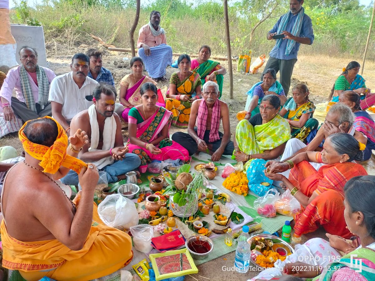 GudemVillage's tweet image. ఈ రోజు మన గూడెం గ్రామంలో నాగ దేవత విగ్రహ ప్రతిష్టాపన #GudemVillage #Gudem #GudemGramPachayat #Odela #Peddapalli 
#Nagadhevatha #nagadhevathaVigraham 

#Karimnagar #Telangana #TS #TelanganaGovt #KTR