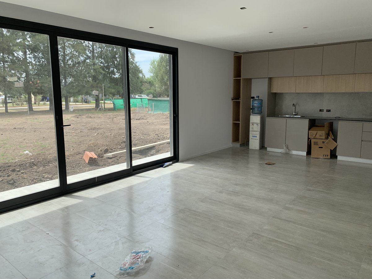 locuralamia's tweet photo. Si vas a comprar una casas, que preferís: Material o Steel Framing? https://t.co/5U3zrW1Rl2
