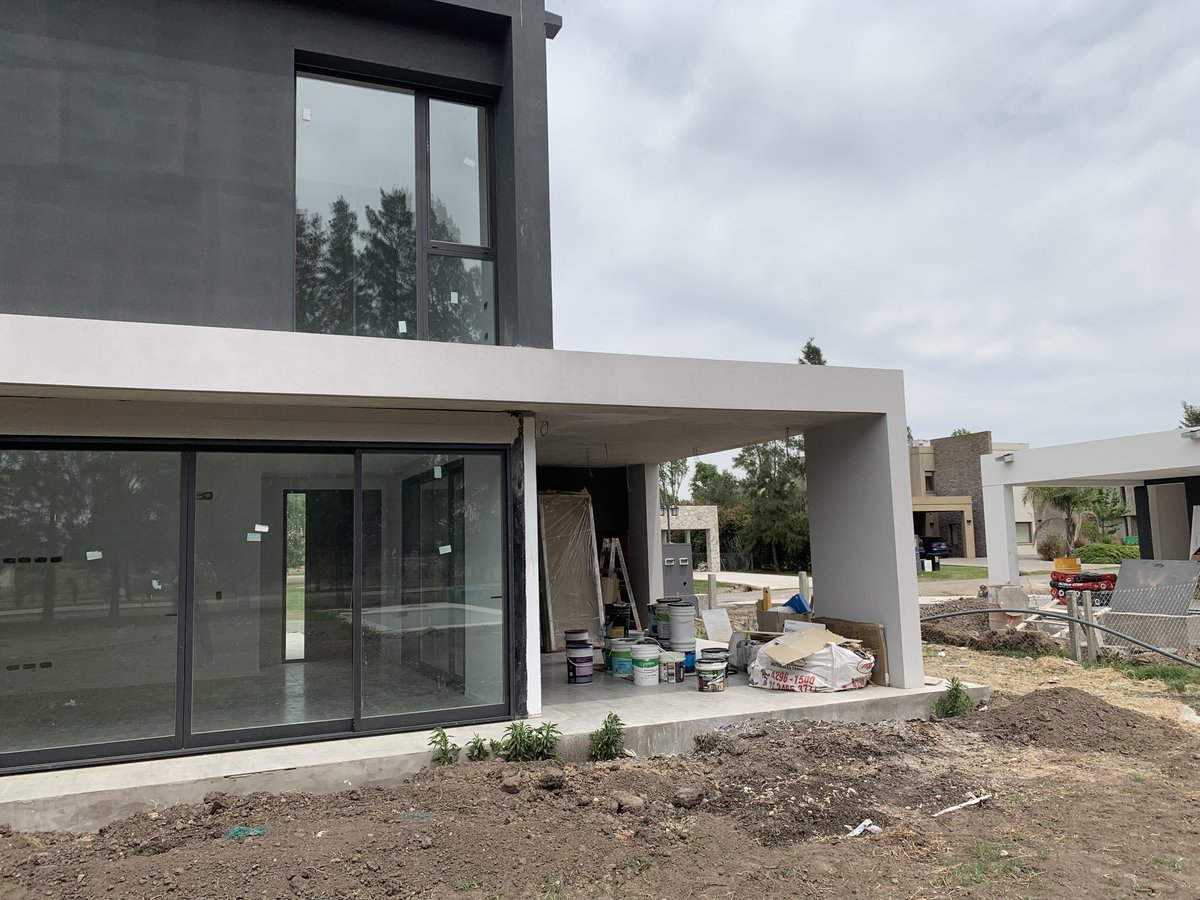 locuralamia's tweet photo. Si vas a comprar una casas, que preferís: Material o Steel Framing? https://t.co/5U3zrW1Rl2