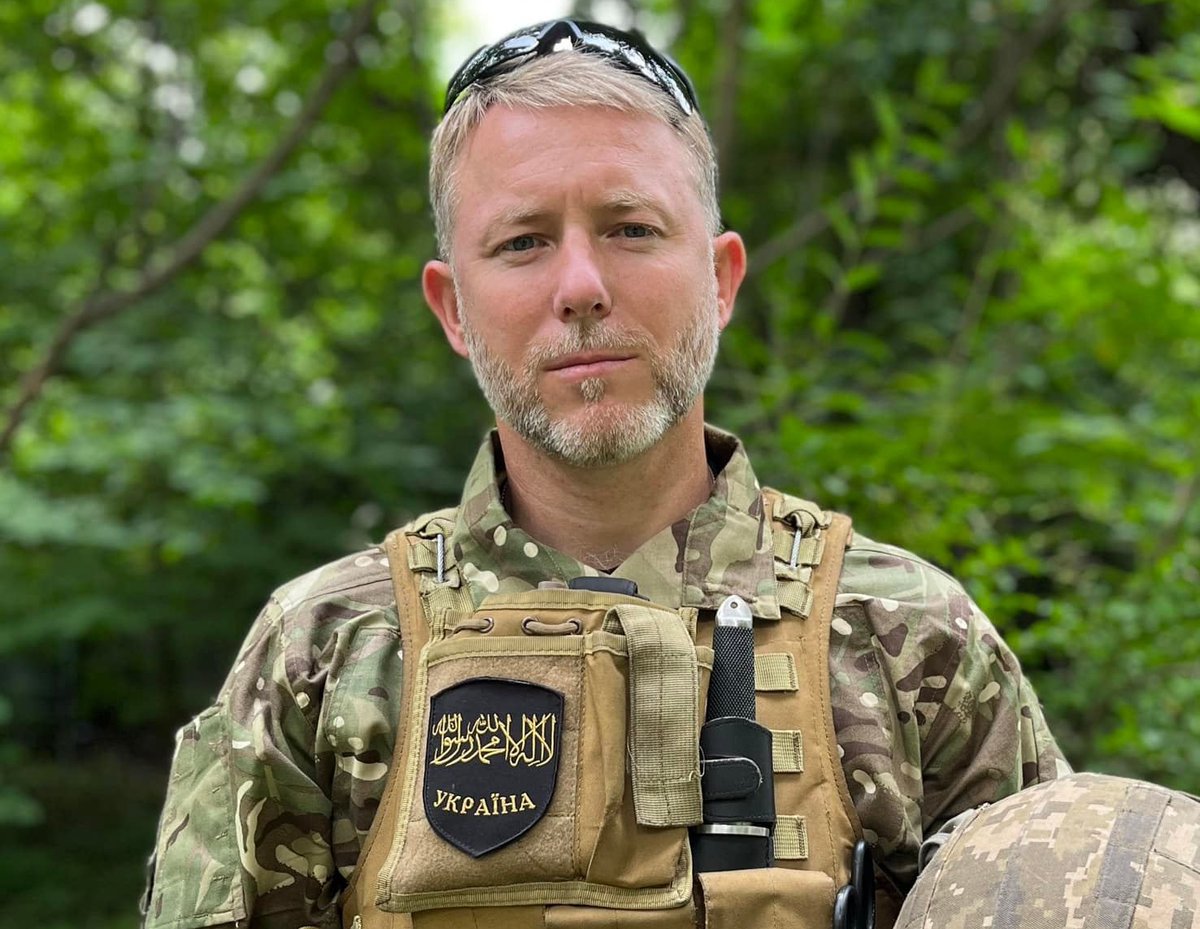 zharnama's tweet image. А вот вам в ленту муфтий здорового человека — муфтий Духовного управления мусульман Украины «Умма» Саид Исмагилов. С первых дней войны добровольцем записался в водители-стрелки экипажа парамедиков, работает на передовой (не тиктокером-бизнескоучем)