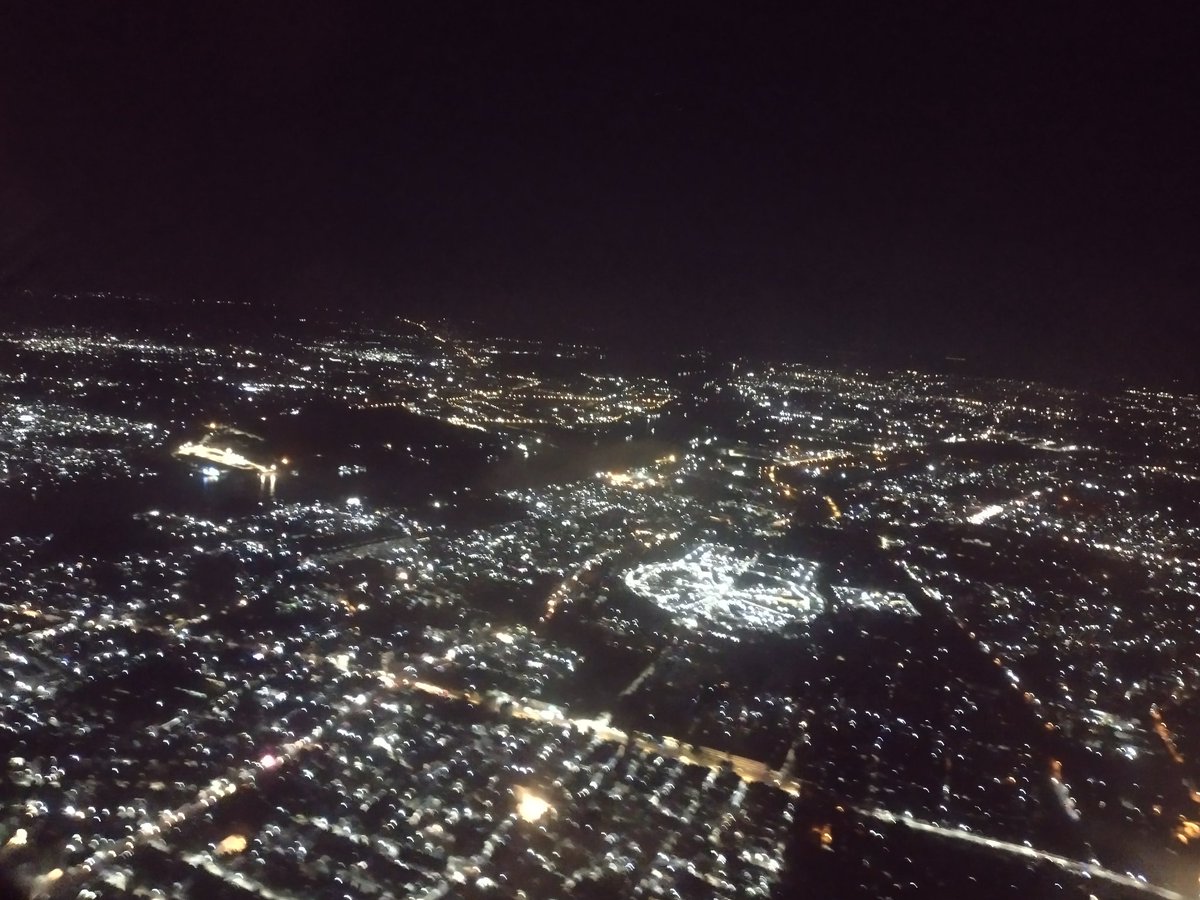 mthaw_mm's tweet photo. Whenever I fly out from Yangon, I try to choose a seat on the right side of the plane so that I can see Insein Prison from above. It's a reminder to myself that there are/were some brave people in there, who are fighting and have died fighting for the future of this country. https://t.co/xAnaLcD4DX