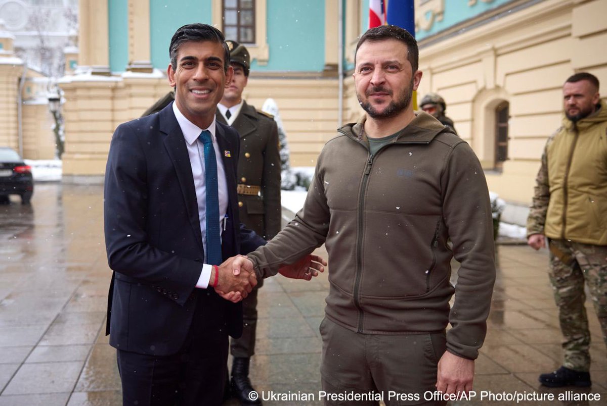 nexta_tv's tweet photo. London will support Kyiv "until Ukraine wins," said British Prime Minister Rishi Sunak, who arrived in the Ukrainian capital and was met by Volodymyr Zelenskyy.

"And after that, we will support you as you rebuild your great country," Sunak also said at a joint press conference. https://t.co/YcWbbvTCJH