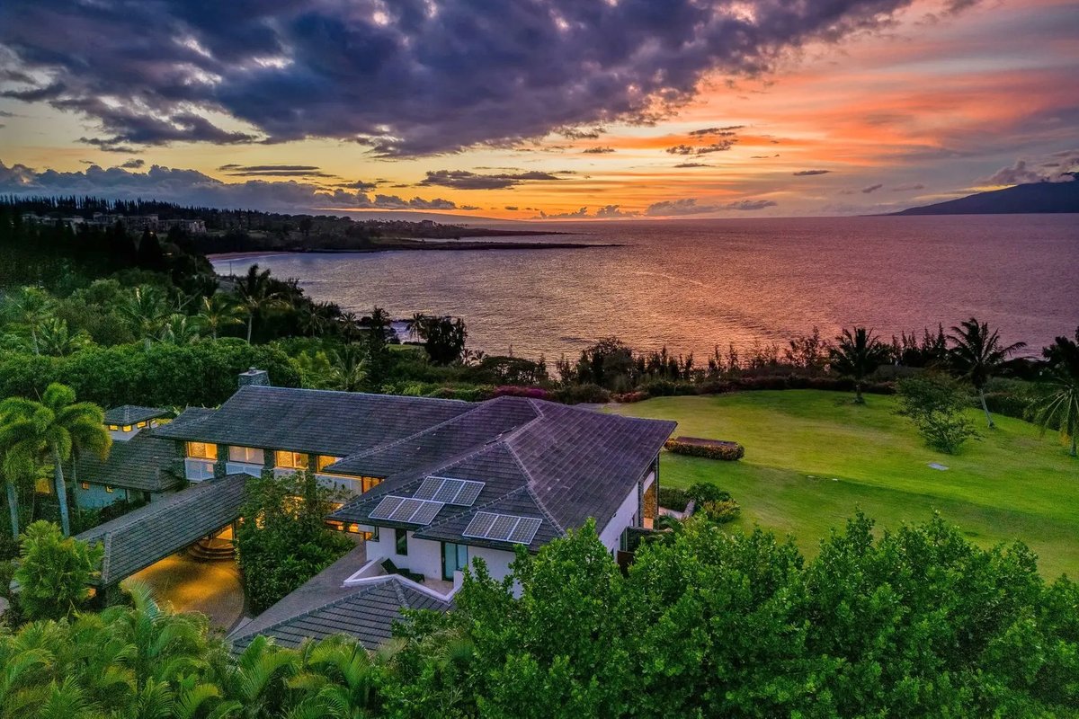 sothebysrealty's tweet photo. Extraordinary Property of the Day: An elegant residence in Lahaina, Hawaii, represented by Scott Carroll of Island Sotheby's International Realty. https://t.co/uguHUJzRhi

#sothebysrealty #realestate #luxury https://t.co/priCYoaL2P