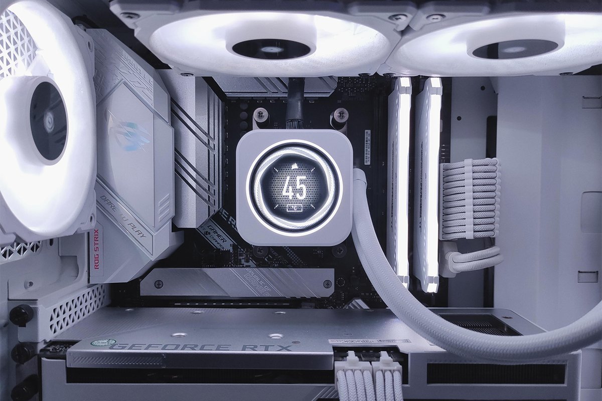 She's beauty, she's grace 🤍

📸 u/pokedonburi via r/CORSAIR