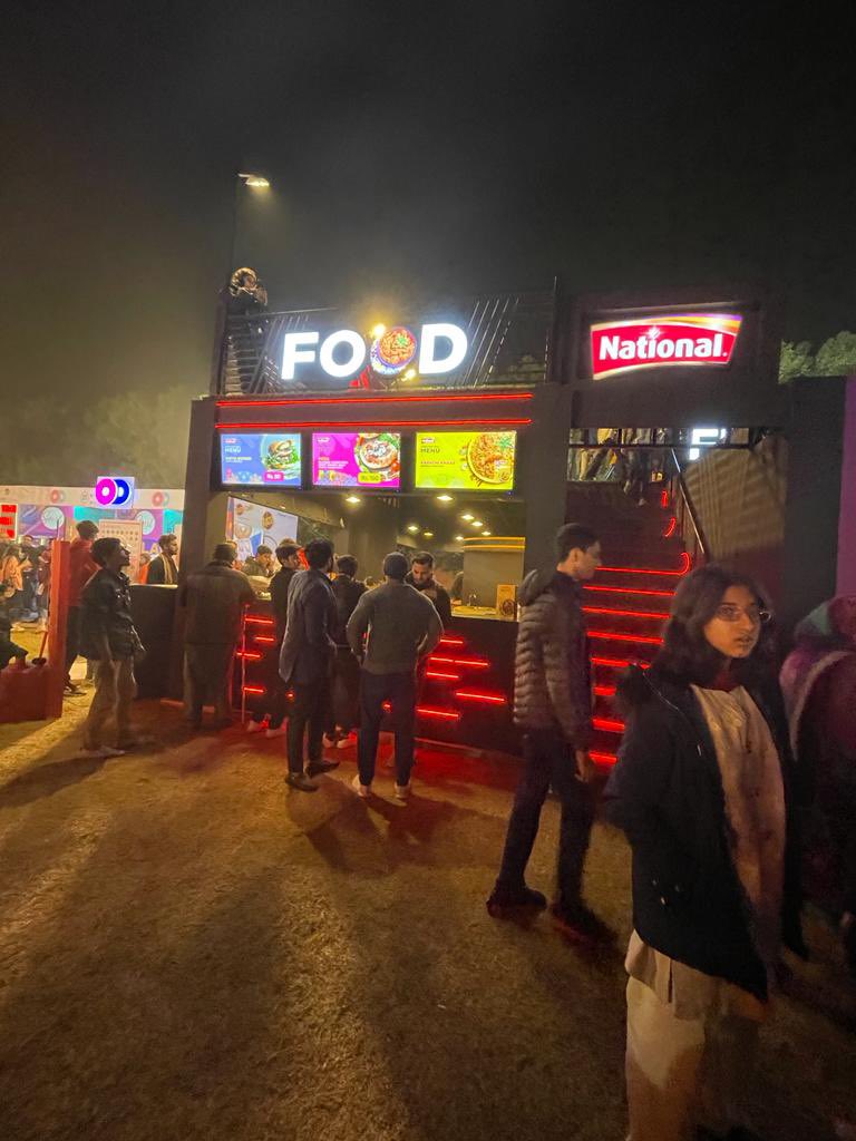 I have been seeing the amazing @NationalFoodLtd stall and so many fun activities with lots of spicy food at the SoulFeast lahore😍 #RungDeSoul