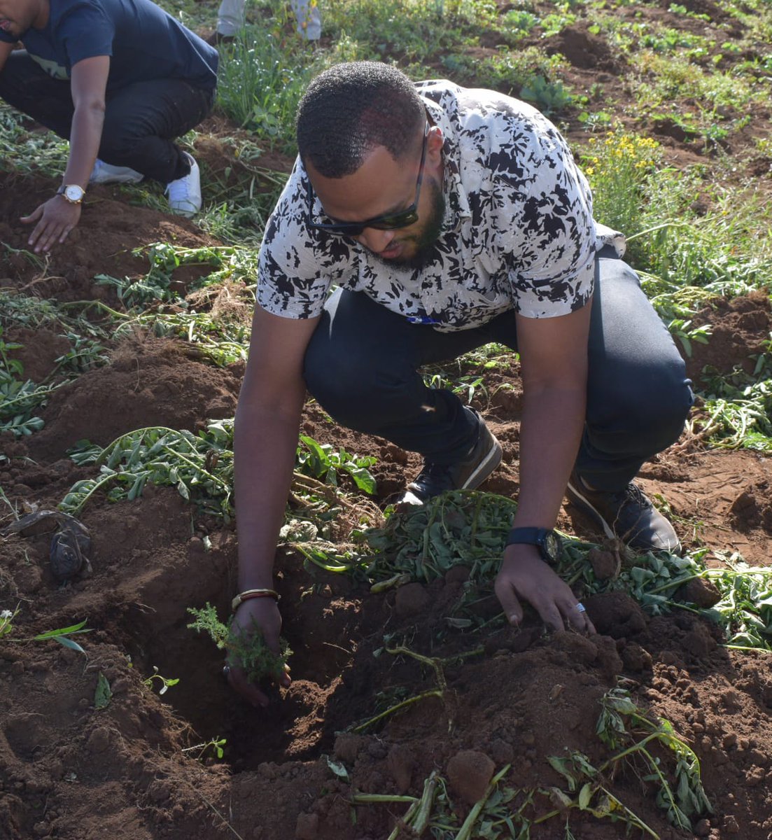 AshaObuola1's tweet photo. Today, the Chairman of KYMCA, Hon. Hussein Dagane led the caucus to a tree planting exercise aimed at launching the KYMCA Climate Action Champions Project. They planted 1000 trees In line with the National government's.........
#GreenWork
#SDGGoals
#KYMCAInNakuru
#NatGovPlans https://t.co/J7wjlyEnV9