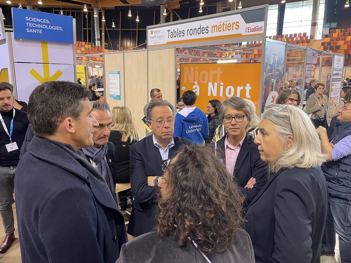 Inauguration du salon de l'enseignement supérieur organisé à Niort par Niort Agglo et L'etudiant. Quasiment 4000 visiteurs prévus sur la journée !!! <a href="/CCIDeuxSevres/">CCI Deux-Sèvres</a> est là avec SUP'TG pour présenter nos formations post bac (nous formons 300 jeunes par an avec nos entreprises)👍