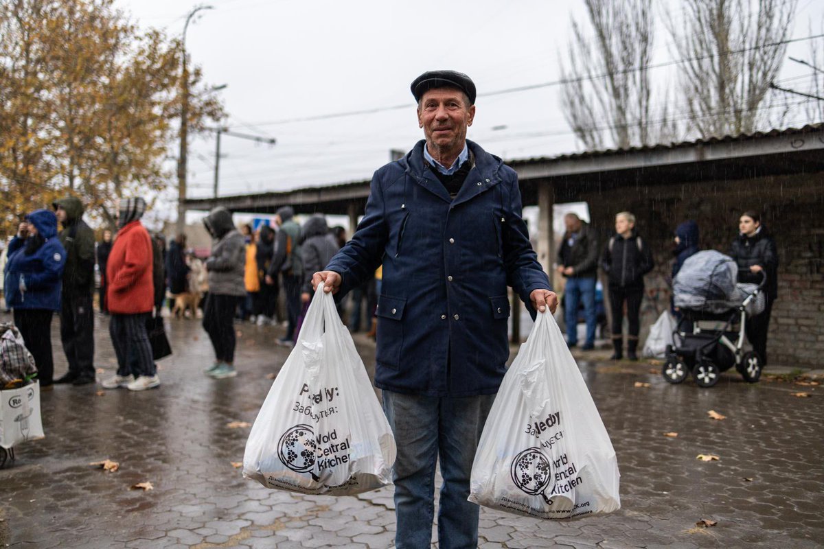 While residents celebrate liberation, Kherson continues to feel deep impacts from occupation. Many are without electricity & water, mines are a continued danger, and with so many businesses closed, people are out of work—so WCK will keep increasing our support. #ChefsForUkraine