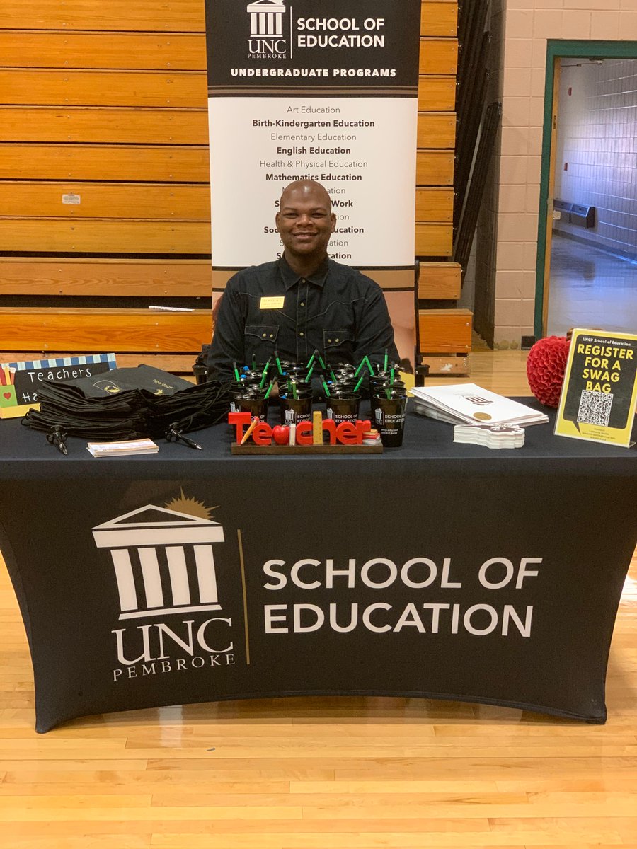 UNCPTeach's tweet photo. The #BraveEducator Express is telling our story in Columbus County at the Careers and Opportunities Fair!
#UNCPTEACH #BraveEducators #BraveNation #BraveScholars #TeachingFellows https://t.co/q34GzRlWuV