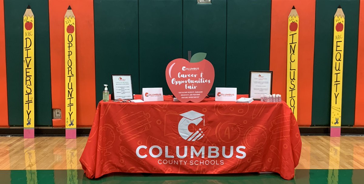 UNCPTeach's tweet photo. The #BraveEducator Express is telling our story in Columbus County at the Careers and Opportunities Fair!
#UNCPTEACH #BraveEducators #BraveNation #BraveScholars #TeachingFellows https://t.co/q34GzRlWuV
