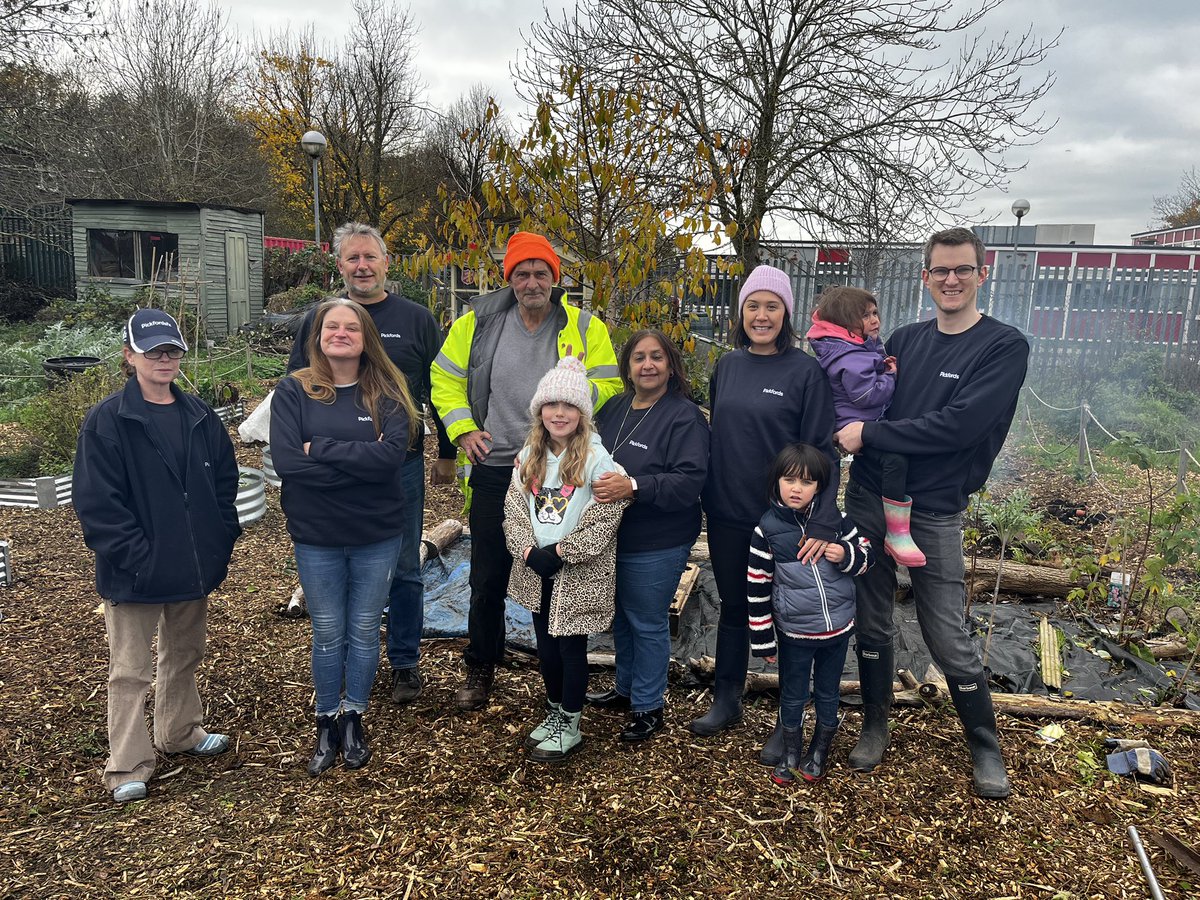 Today our friends from @Pickfords HQ worked wonders on the allotment! They gave up their Saturday to clear and rebuild our compost heaps - THANK YOU! #watford #allotment #corporatepartnership @salvationarmyuk @SalvationistUK #beforeandafter