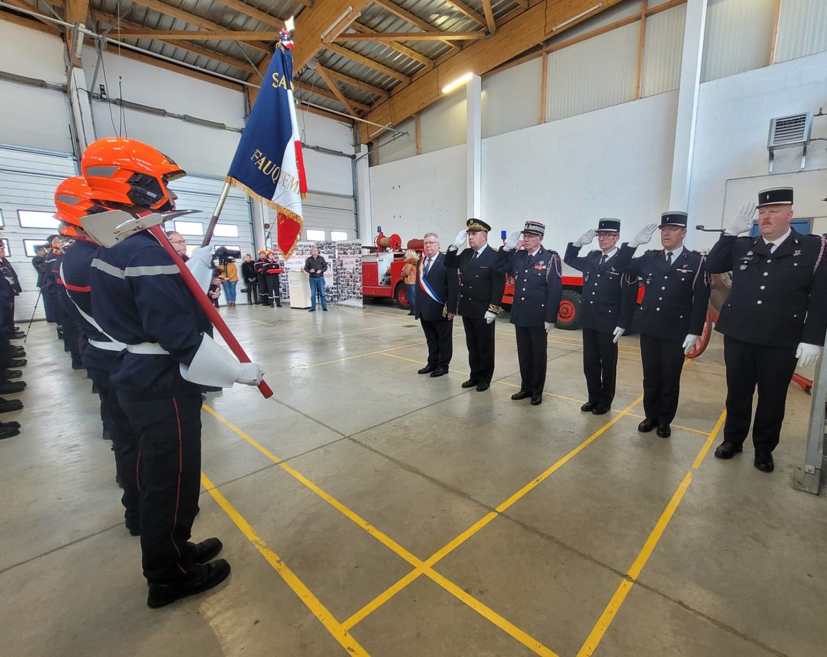 SDIS62's tweet photo. 1/2 Début des cérémonies de la #SainteBarbe. Ce matin, les #Sapeurspompiers des CIS #Pernes et #Fauquembergues ont célébré la Sainte-Patronne.
Le Cgl @RIGAUDphil
DDSIS était présent au Cis #Fauquembergues et
le Col F.COURREGES DDA au Cis #Pernes en présence des élus des secteurs https://t.co/ZAfh1ZcLOe